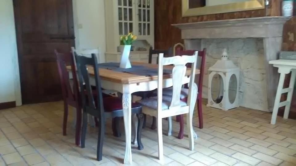 La Bourgseigneurie Hotel Bourseigne-Vieille Luaran gambar